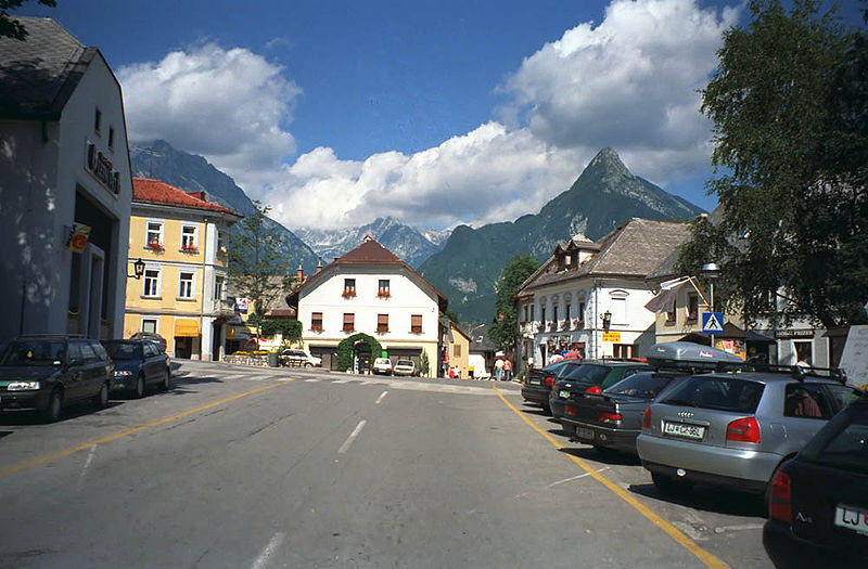 File:Bovec.jpg