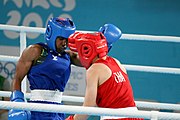 Deutsch: Boxen bei den Olympischen Jugendspielen 2018 Tag 12, 18. Oktober 2018 - Finale Leichtgewicht Mädchen – Junioren-Weltmeisterin und dreifache Juniorinnen-Europameisterin Caroline Sara DuBois (Großbritannien, blau) schlägt Juniorinnen-Asienmeisterin Porntip Buapa (Thailand, rot). English: Boxing at the 2018 Summer Youth Olympics on 18 October 2018 – Girls' lightweight Gold Medal Bout – Caroline Sara DuBois (Grat Britain, blue) wins over Porntip Buapa (Thailand, red). Español: Boxeo en los Juegos Olímpicos Juveniles de Verano de 2018 en 18 de octubre de 2018 - Combate de medalla de oro de peso ligero para niñas - Caroline Sara DuBois (Gran Bretaña, azul ) gana sobre Porntip Buapa (Tailandia, rojo).