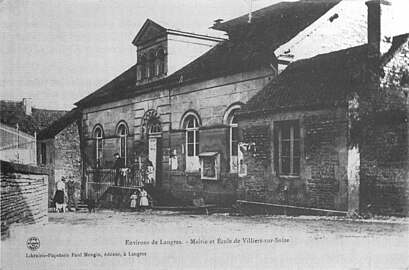 Vue de la mairie vers 1910..