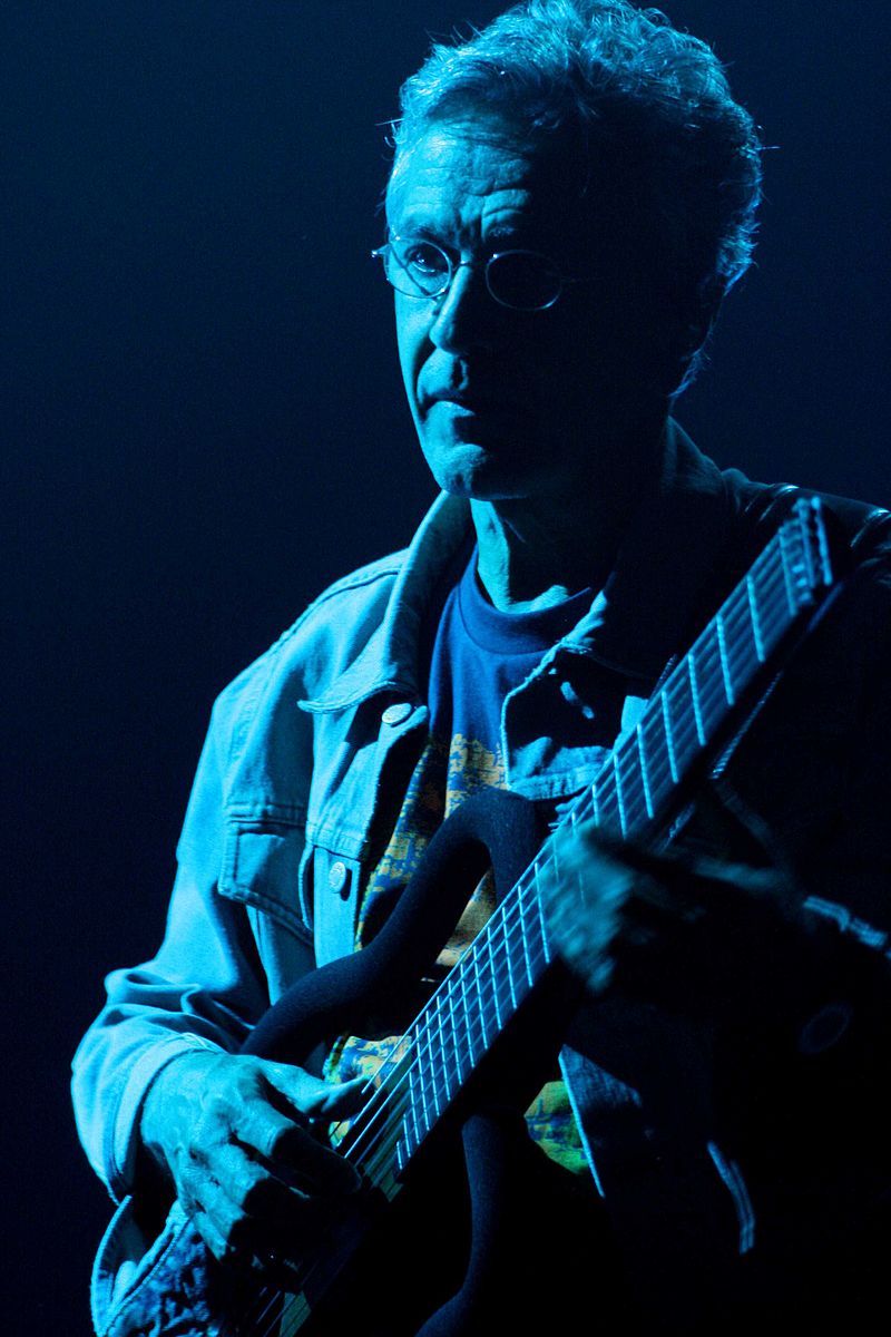 800px-Caetano_Veloso_at_TIM_Festival.jpg