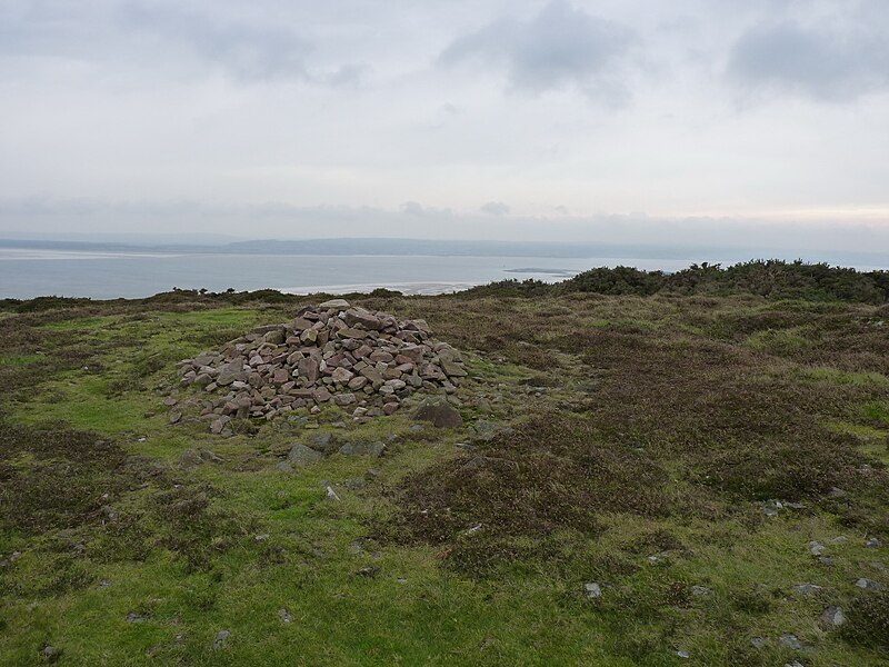 File:Cairn I on the western end of Llanmadoc Hill - geograph.org.uk - 2692197.jpg