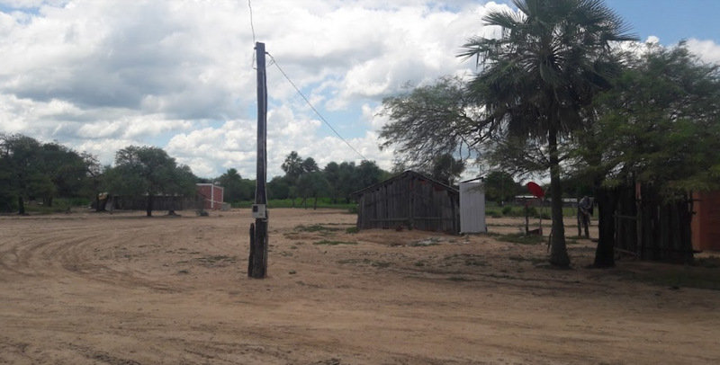 File:Calle en Misión San Leonardo (Comunidad Indígena Fischat) Chaco Paraguay.png