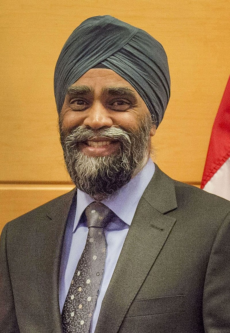 Et aux USA ! - Page 40 800px-Canadian_Minister_of_Defense_Harjit_Sajjan