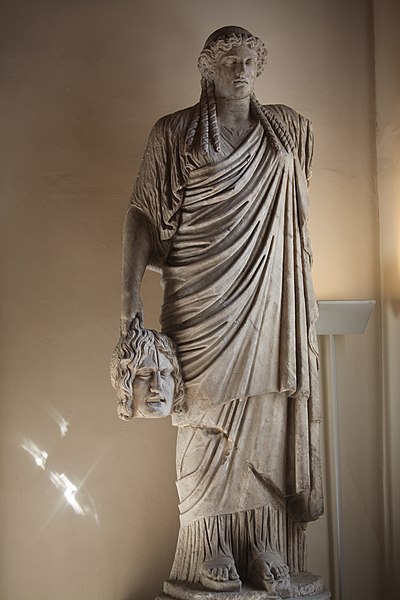 File:Cariatide con maschera tragica, rielaborazione classicistica romana (II sec. d.C.) da un modello della seconda metà del V sec. a.C..JPG