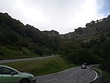 Català: Carretera del coll d'Urbasa, NA-718. Euskara: Urbasa mendatearen erepidea, NA-718.