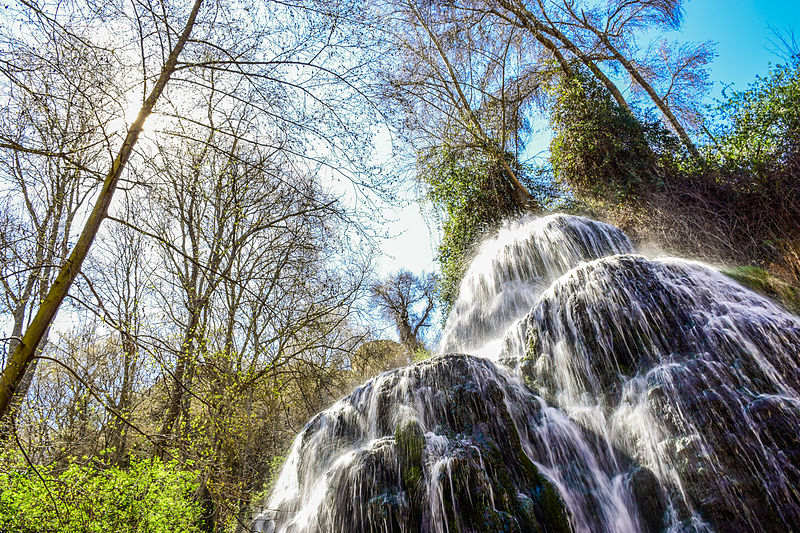 File:Cascada en el Parque Natural del Monasterio de Piedra.jpg