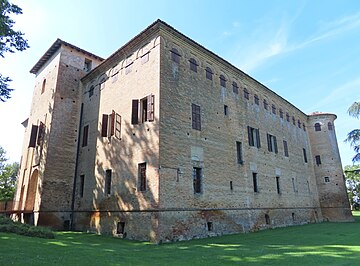 Fichier:Castello_(San_Pietro_in_Cerro)_-_facciata_e_lato_est_2023-07-30.jpg