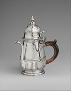 Chocoladekan in zilver (circa 1700), Metropolitan Museum of Art, New York.