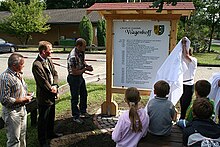 Enthüllung Dorfchronik Wagenhoff anlässlich 75. Dorfjubiläum