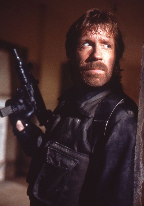 Norris on the set of the film The Delta Force (1986)