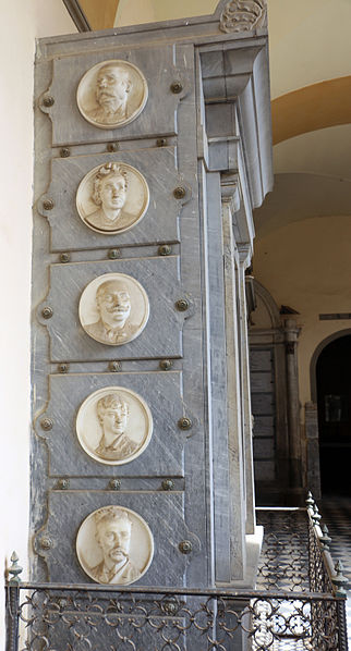 File:Cimitero dall'antella, monumento filippini con cinque medaglioni in marmo di raffaello romanelli, 1887-91 ca. 01.JPG