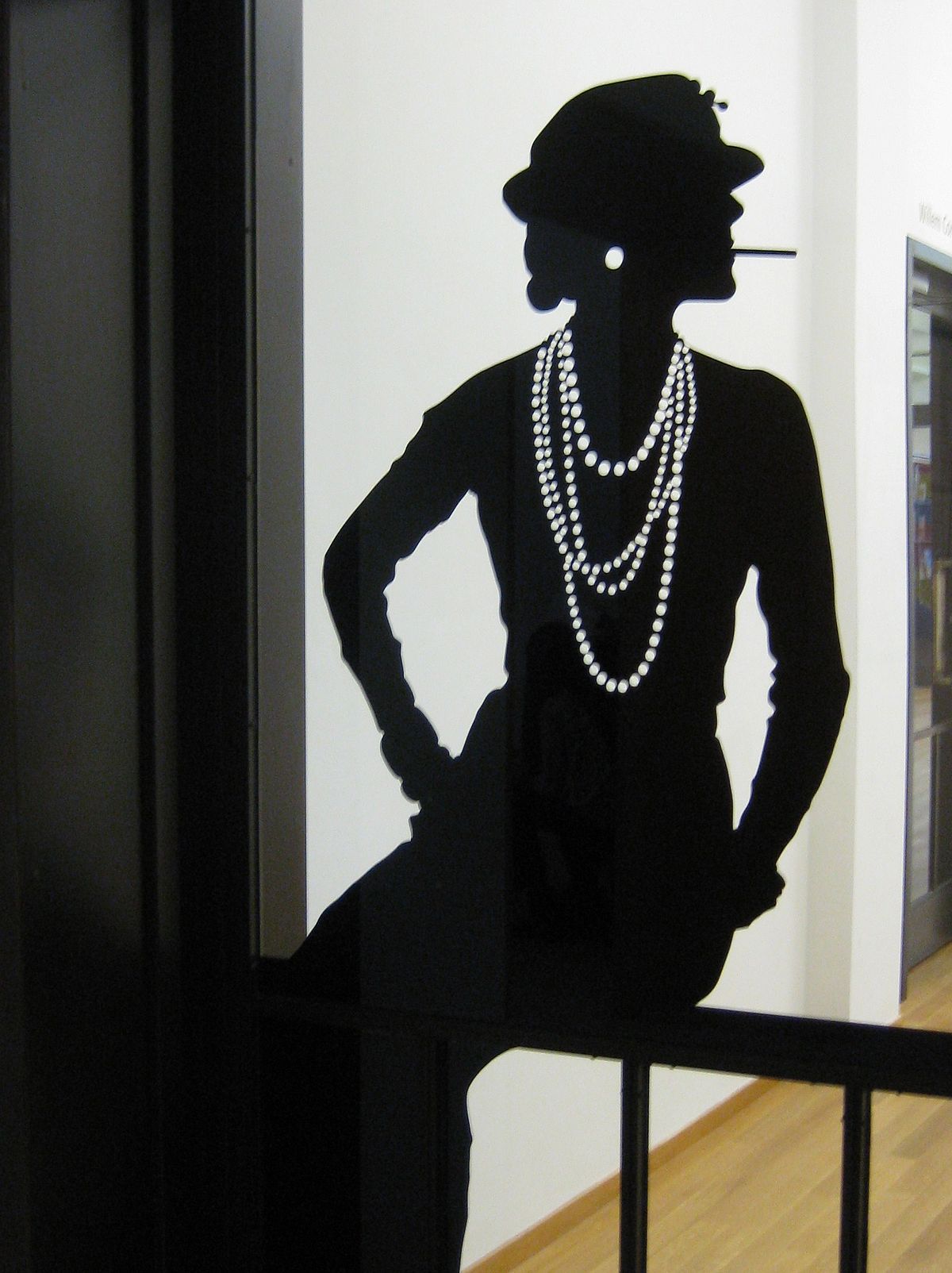 Archivo:Coco Chanel tentoonstelling.JPG - Wikipedia, la enciclopedia libre