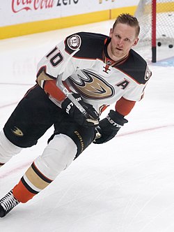 Corey Perry Anaheim Ducksin kanssa kaudella 2016