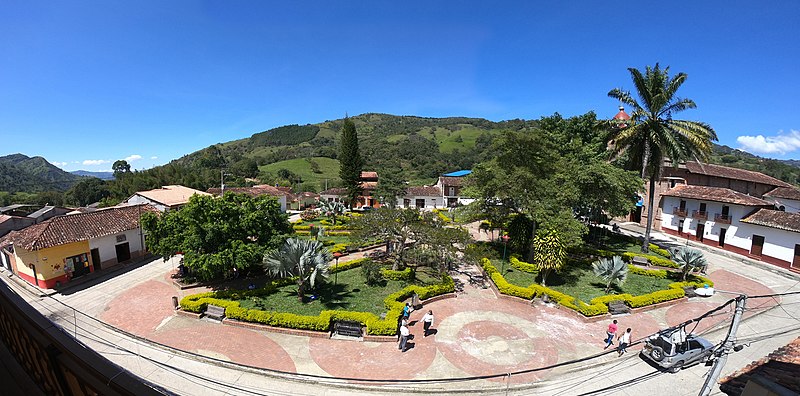 File:Coromoro, Santander, desde el edificio de la Alcaldía Municipal.jpg