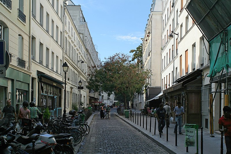 File:Cour des Petites-Écuries (Paris) 01.jpg