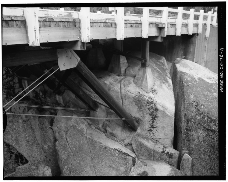 File:DETAIL VIEW OF UNDERSTRUCTURE, SHOWING TIMBER TRUSS END POSTS AND TOP CHORD, TENSION RODS, AND TRUSS FOOTINGS, LOOKING NORTHEAST - Middle Fork Stanislaus River Bridge, Spans HAER CAL,55-DARD.V,1-11.tif