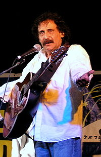 דודו זר בהופעה בפני ילדים, מאי 2008