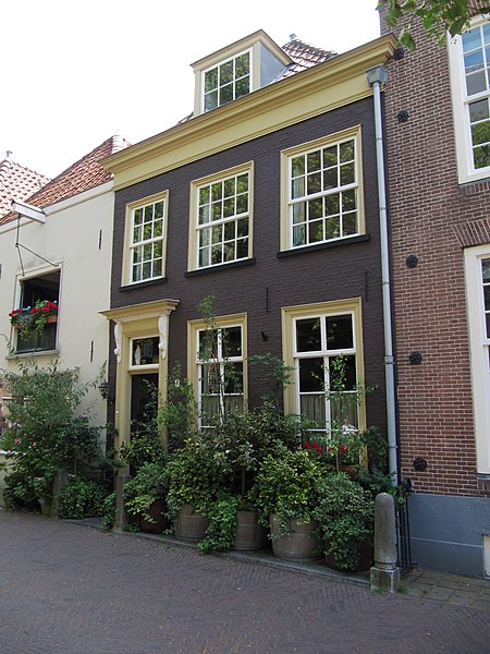 File:Delft - Heilige Geestkerkhof 1.jpg