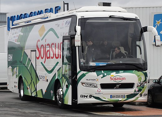 Ploegbus van Sojasun in de GP Denain van 2013