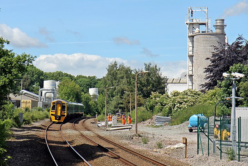 File:Departing from Chirk railway station (geograph 4024100).jpg