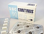 Čeština: DHC-Continus, hromadně vyráběný léčivý přípravek, 1 tableta obsahuje 90 mg dihydrokodeinu. Výrobce Mundipharma. English: DHC-Continus, proprietary medicinal product, 1 tablet contains 90 mg of dihydrocodein. Manufacturer Mundipharma.