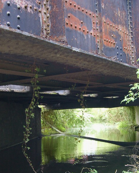 File:Disused railway bridge over disused canal - geograph.org.uk - 1306949.jpg