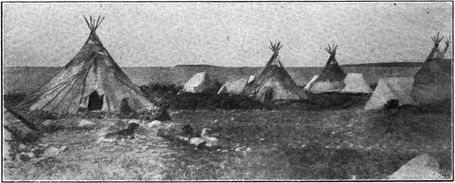 Tłı̨chǫ camp on the shore of Slave Lake at Fort Resolution, Northwest Territory, 1907