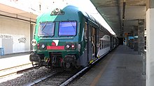 Un treno della linea S8 in sosta al capolinea di Milano Porta Garibaldi