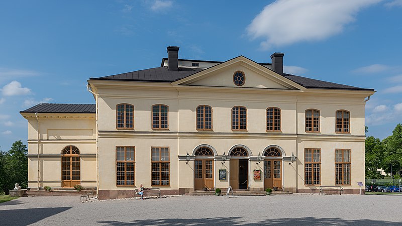 File:Drottningholm June 2013 07.jpg