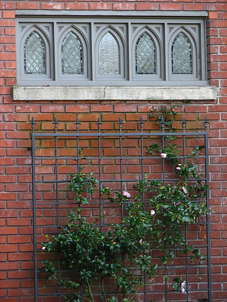 File:Episcopal Bishopcroft window trellis detail - Portland Oregon.jpg