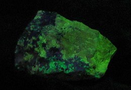 Esperite sous lumière UV.jpg