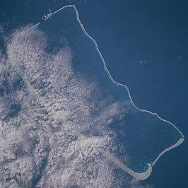 Satellietfoto van het atol Fakarava