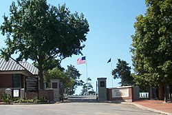 Fayetteville národní hřbitov enterance.jpg