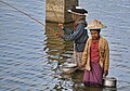 "Fishing_Amarapura_1.jpg" by User:PhilipNalangan