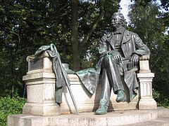 Theodor Fontane Denkmal in Neuruppin.
