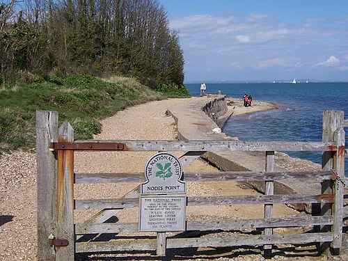 Footpath along the shore to Nodes Point - geograph.org.uk - 758607.jpg