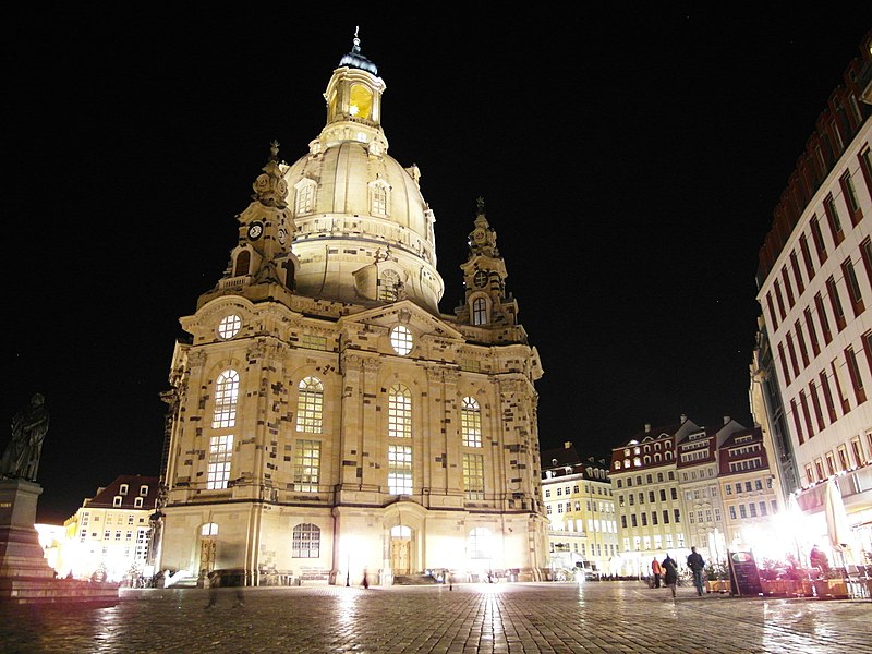 File:Frauenkirche Dresden bei Nacht.JPG