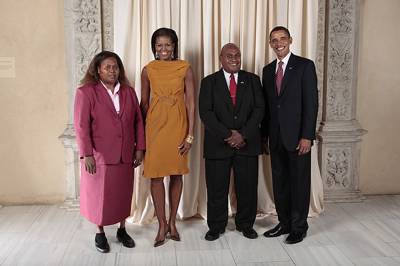 File:Fredrick Fono with Obamas.jpg