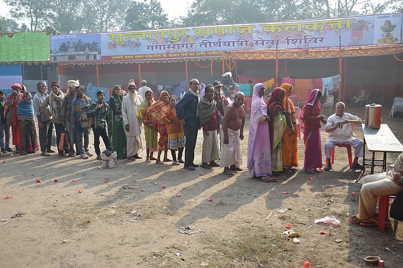 File:Free Food Queue - Gangasagar Fair Transit Camp - Kolkata 2016-01-09 8544.JPG