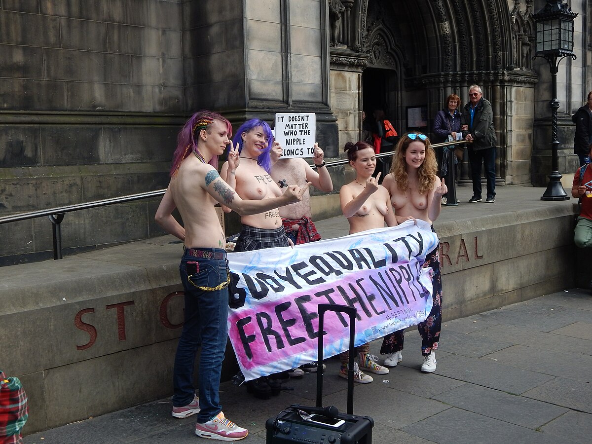 Fichier:Free the Nipple UK, Fringe 2017 019.jpg — Wikipédia.