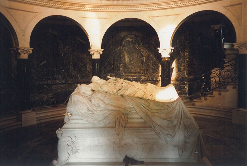 File:Frkirche-mausoleum.jpg