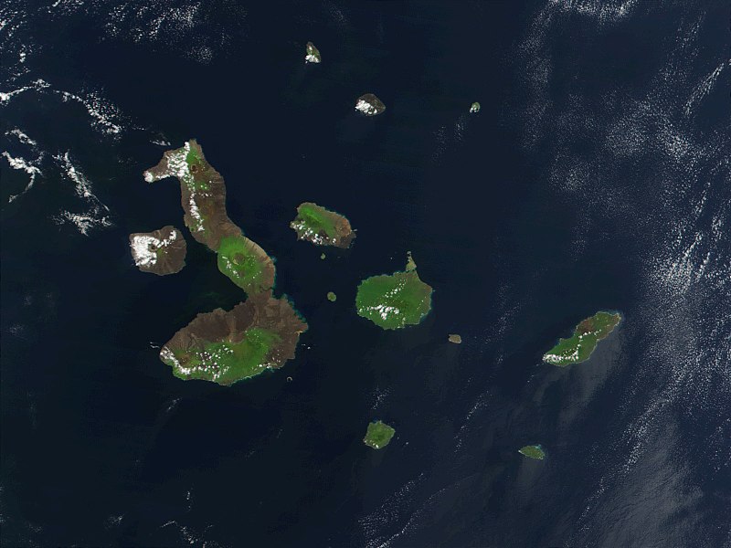 Dosiero:Galapagos-satellite-2002.jpg