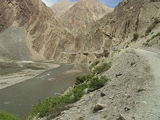 Garam Chashma Road above the Lutkho