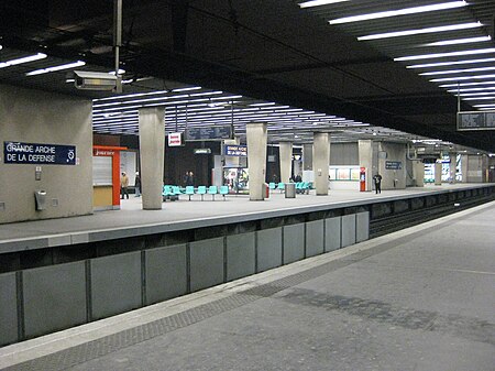 Gare RATP La Défense.JPG