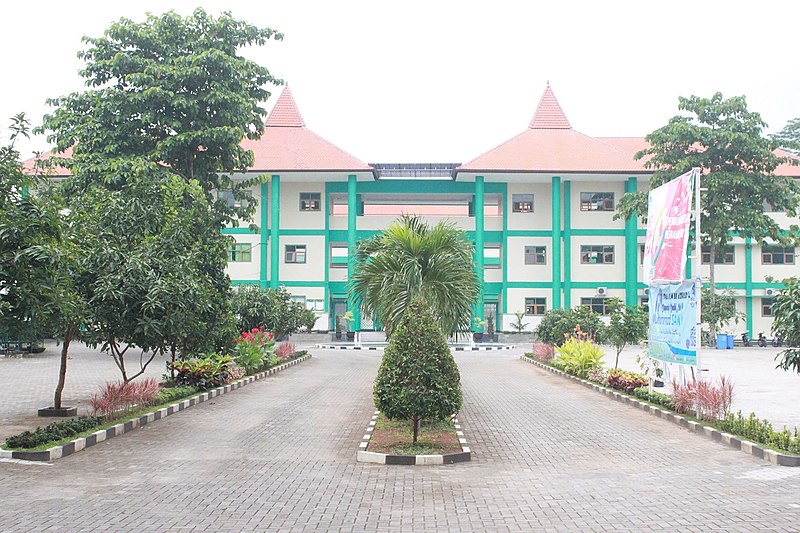 File:Gedung SMA Islam Al Azhar 14 Semarang Tampak Depan.jpg