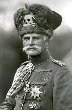 General Feldmarschall August Von Mackensen (cropped).png