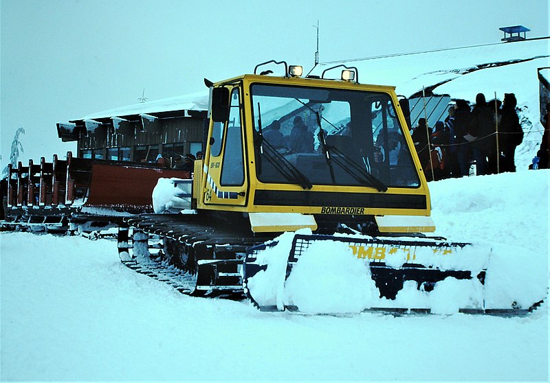 File:Grouse Mountain snow tractor.jpg