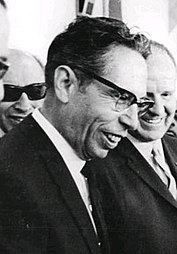 Een lachende Gustavo Díaz Ordaz