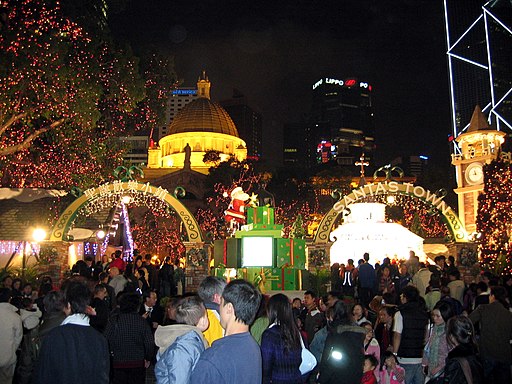HK Statue Square Santas Town 2005