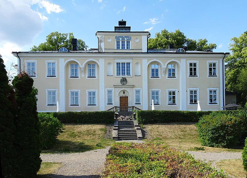 File:Haga slott, Enköping, juli 2018c.jpg